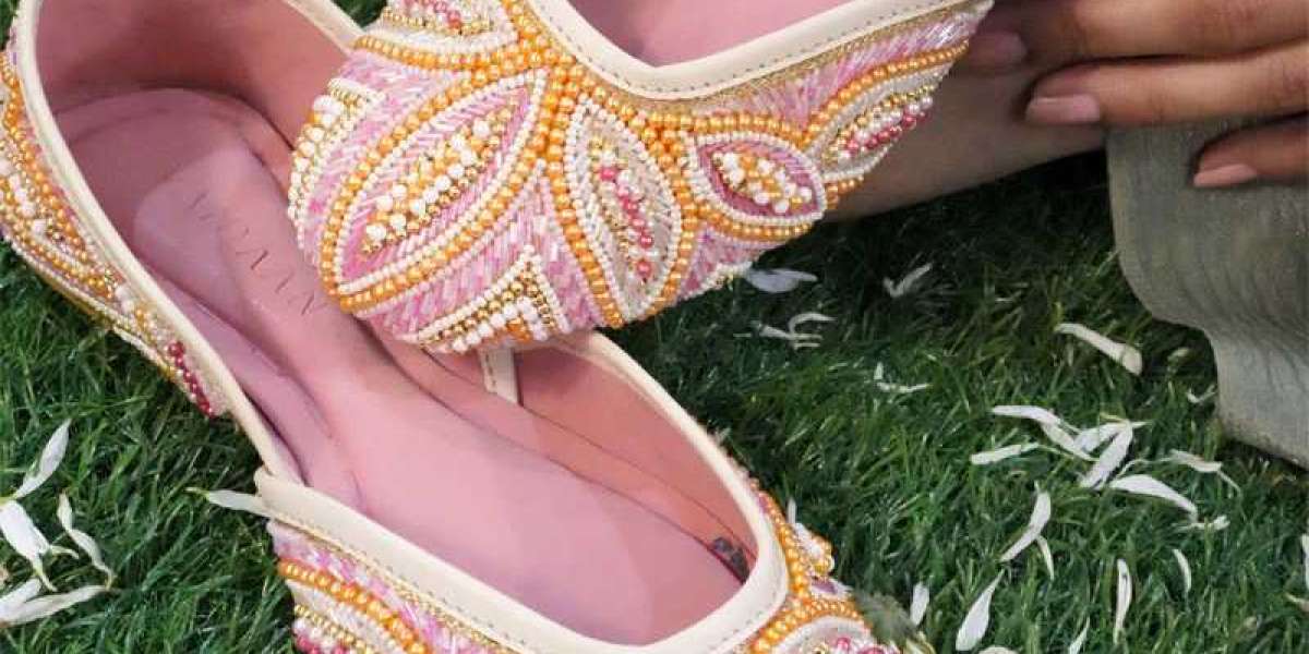 Top 10 Stylish Sliders for Women in 2025