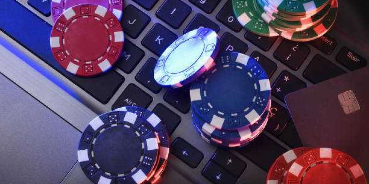 Specjalistyczne techniki gier stołowych w online kasynach: Od klasyki do innowacji