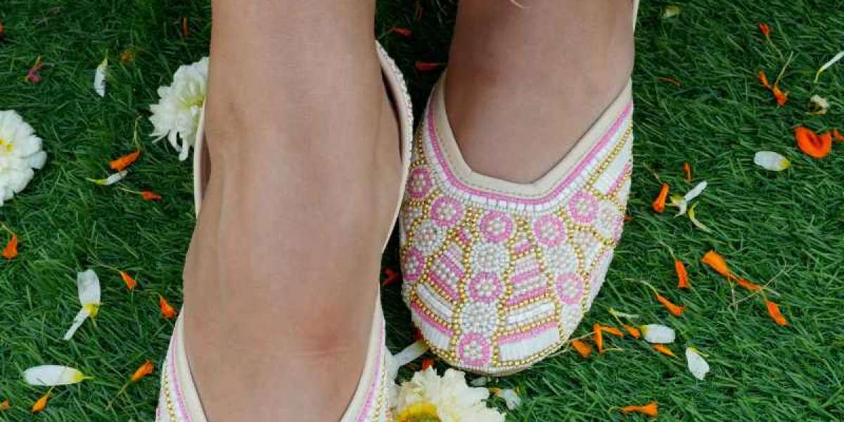 Comfortable and Stylish Sliders for Women