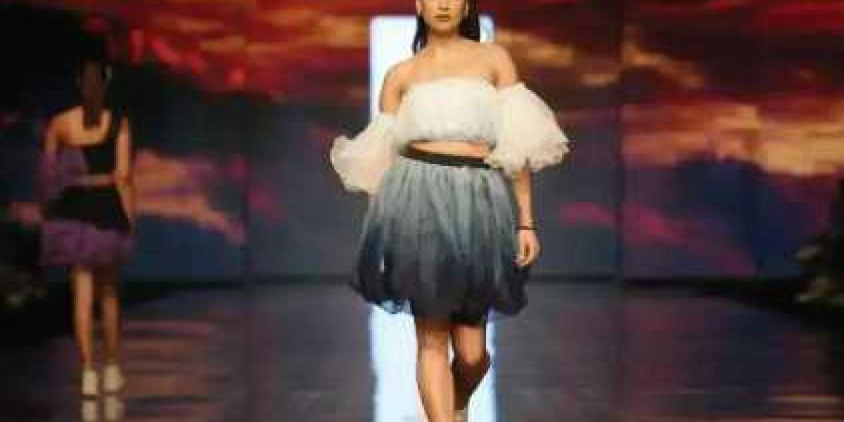 Bachelor of Fashion Designer from Wisdom College for Creativity & Design