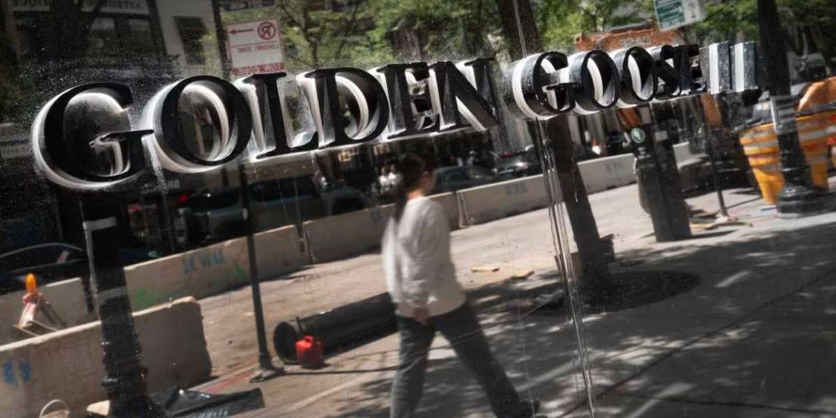 Golden Goose Sneakers Sale staples this spring