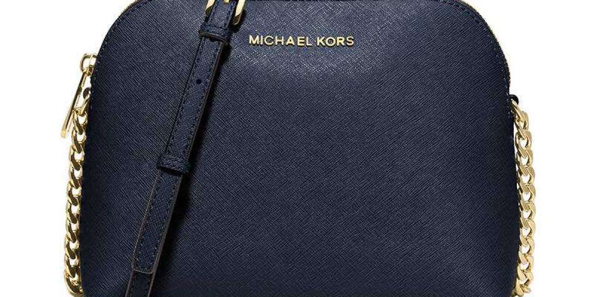 時尚與實用兼具：探索MK貝殼包的經典魅力