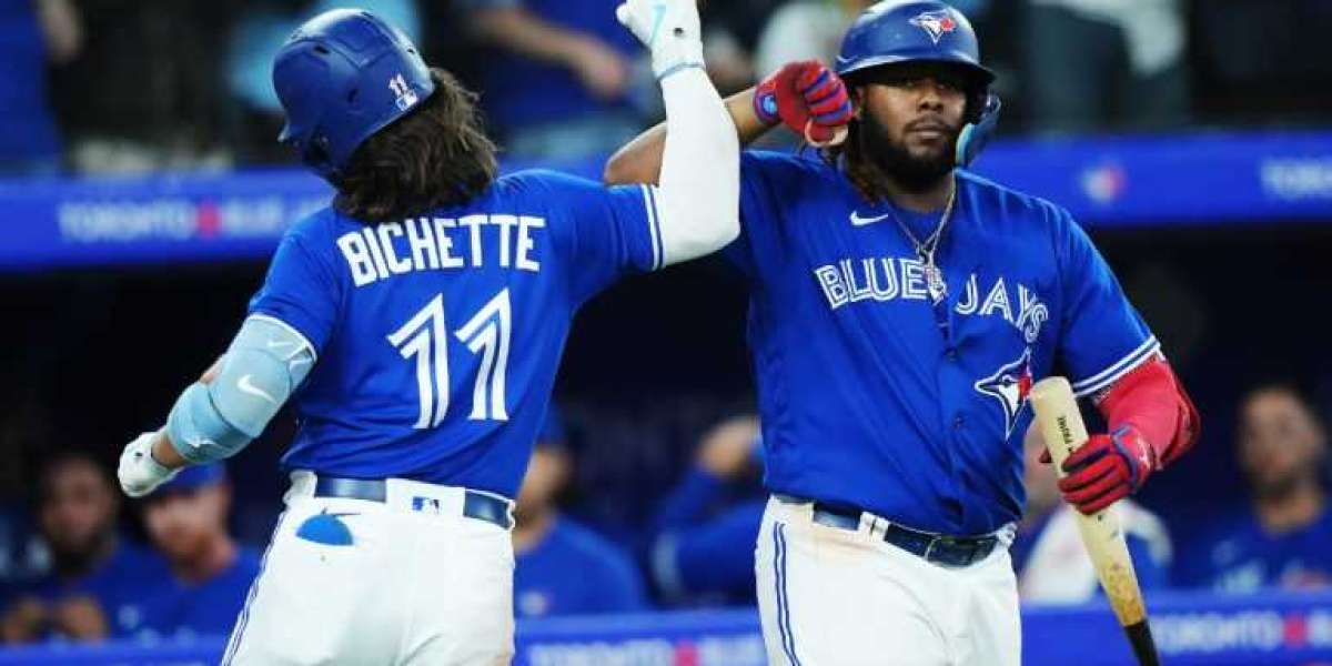 Blue Jays exchange for Anthony Bass, Zach Pop