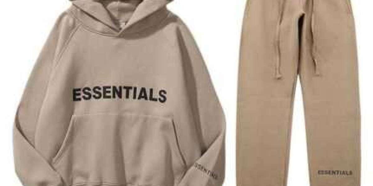 Why Essentials Should Be the Core of Your Wardrobe This Year