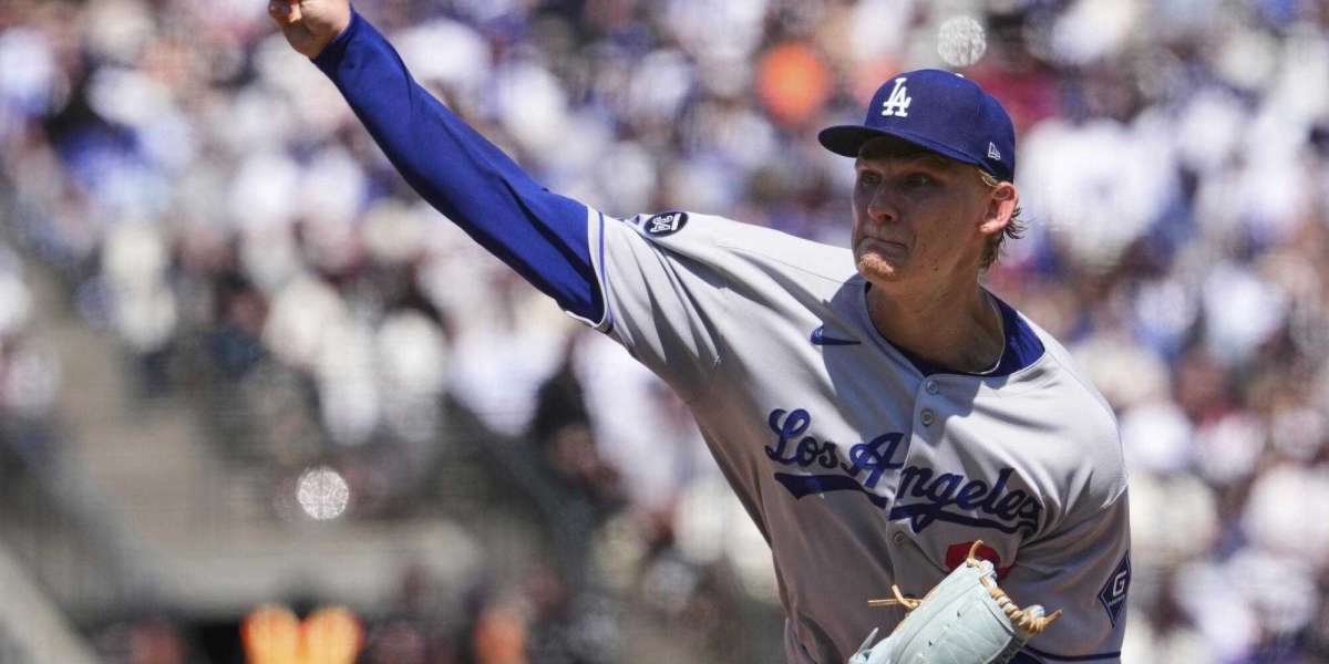 Padres use Matt Williams as 3rd-foundation train