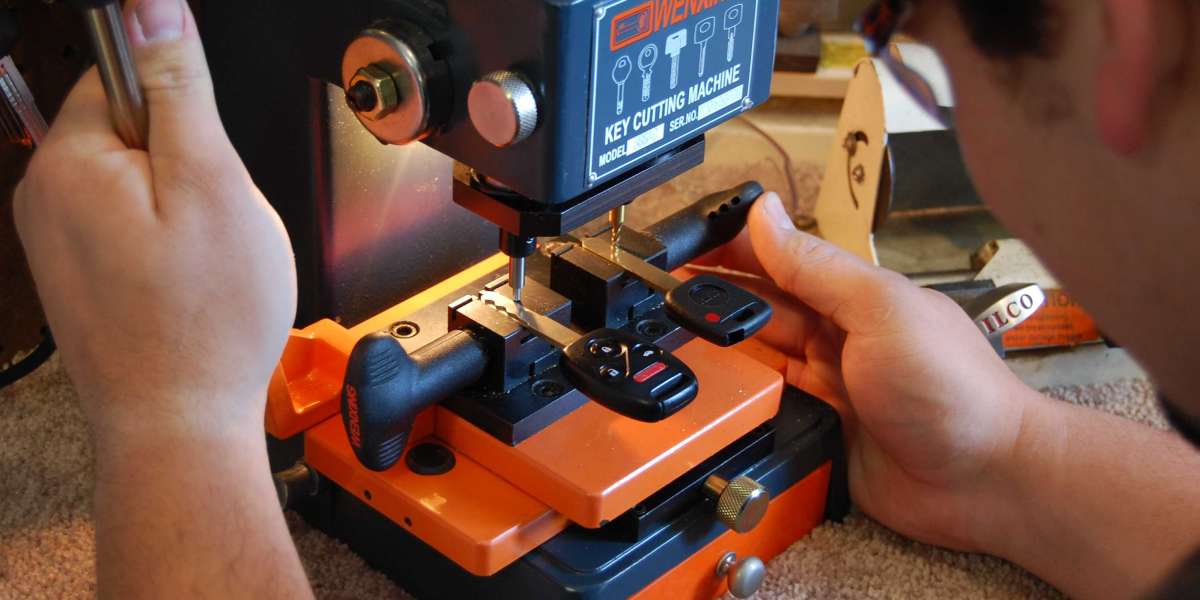 Car Key Duplication Near Me – Same-Day Cutting & Programming