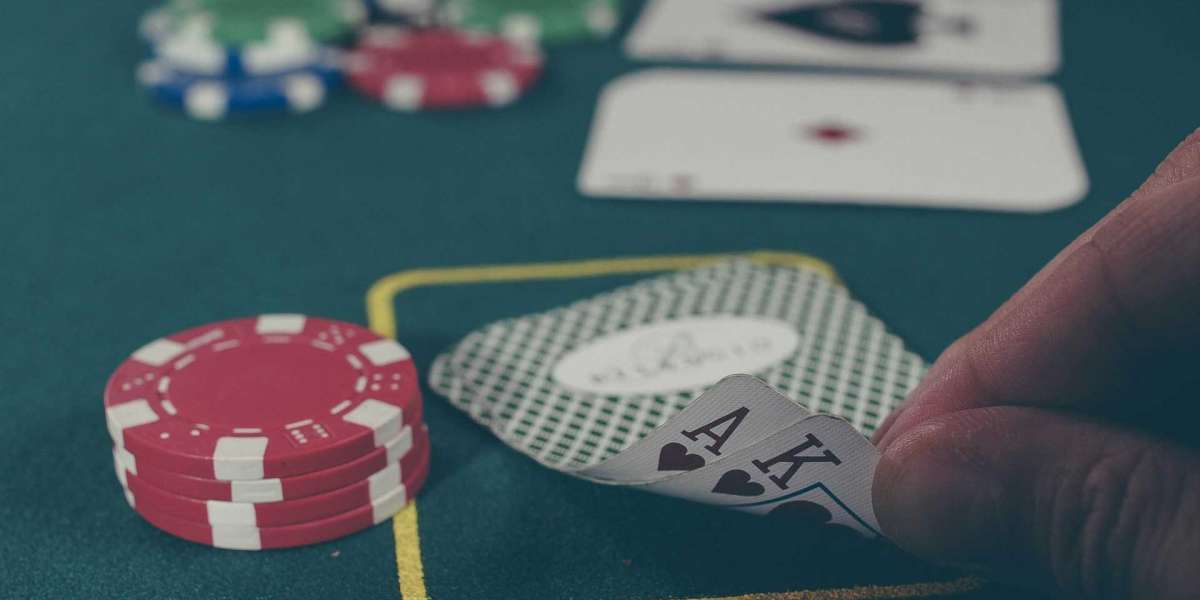 Mobilspel och användarupplevelse: Hur svenska nätcasinon anpassar sig till den växande mobila spelmarknaden 2025