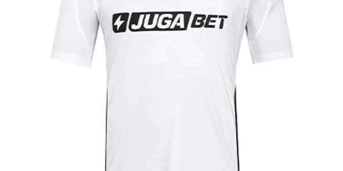 Colo-Colo Jersey and Training Kits Available Now at Jerseys-Shop