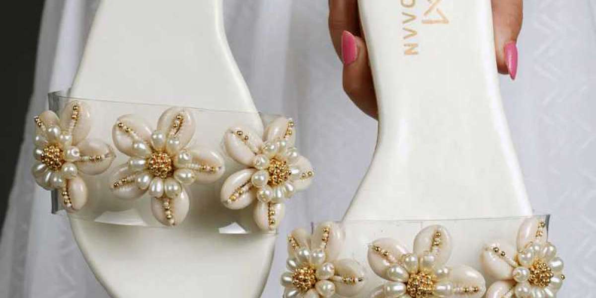 Shop Trendy Juti for Women Online – Handmade & Fashionable by Vaidaan
