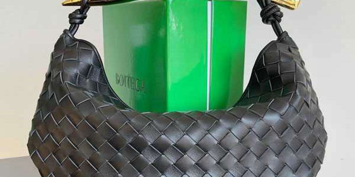 BV Arco迷你托特包｜低調奢華的極簡代表，時尚女孩的新寵