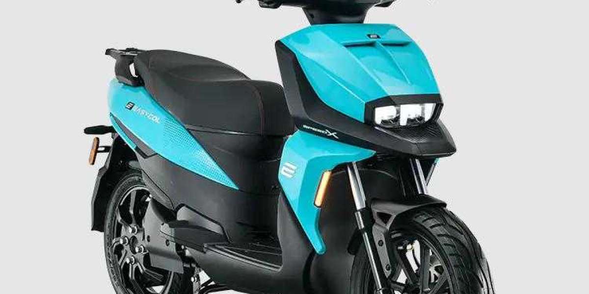 Evaluating Side Hanging Gear Motor Electric Scooter Handling In Rain