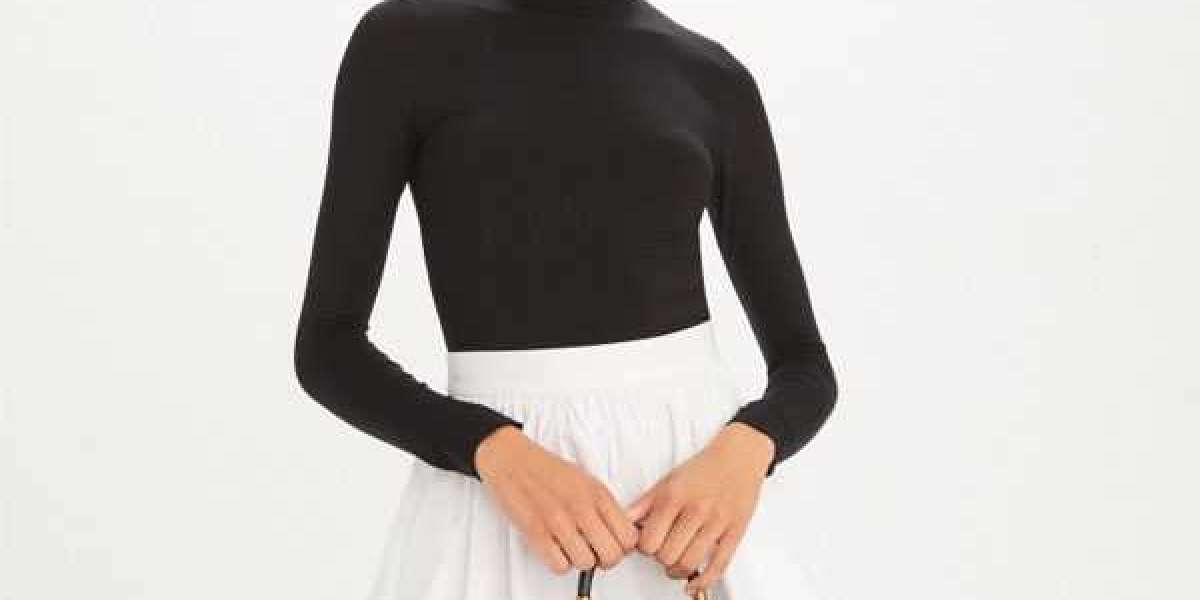 從日常到約會都百搭！Tory Burch 水桶包穿搭指南