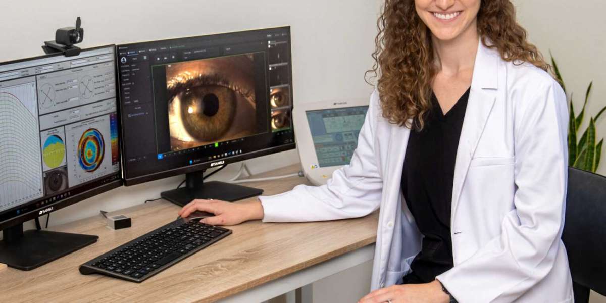 Hybrid Contact Lenses for Keratoconus: Finding the Best Contact Lens Treatments