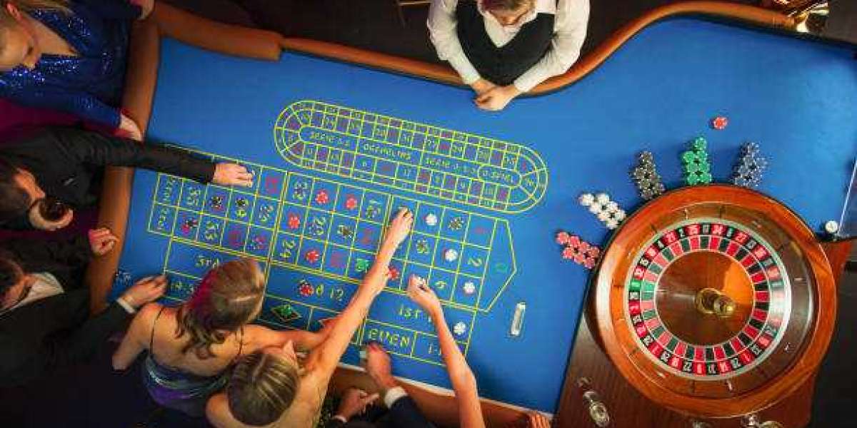 Az élő kaszinó élmény: Mit kínálnak az online játéktermek az élő játéknak 2025-ben?