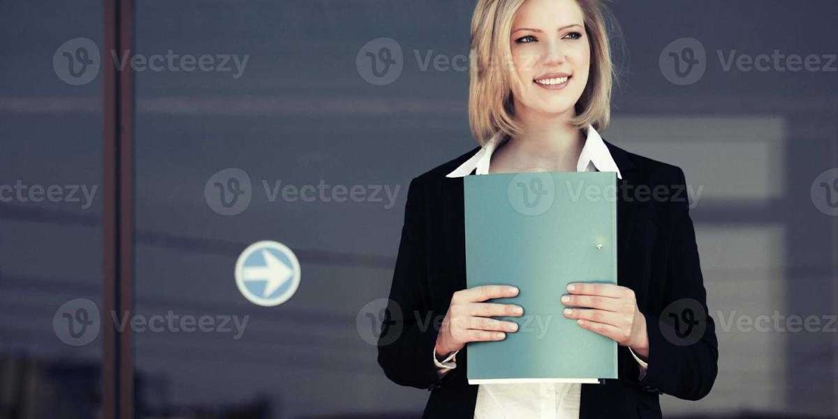 The Cornerstone of Success: Why Engaging the Best Immigration Solicitors is Non-Negotiable for UK Relocation