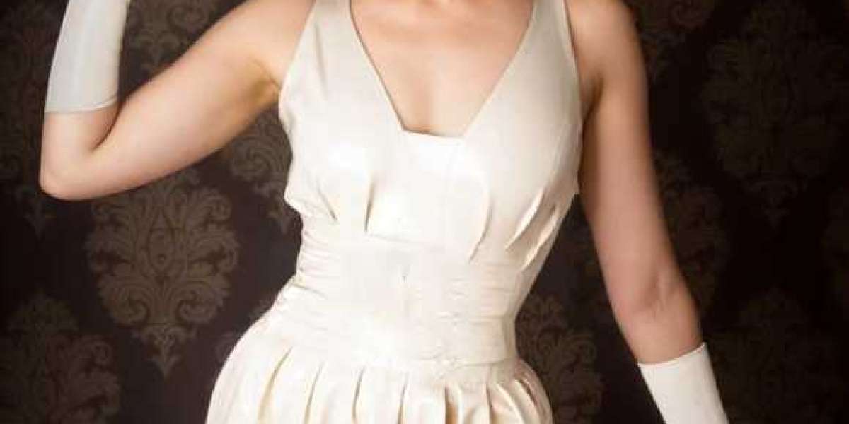 Latex Dress Trends That Combine Sculpted Fit with High-Impact Glamour