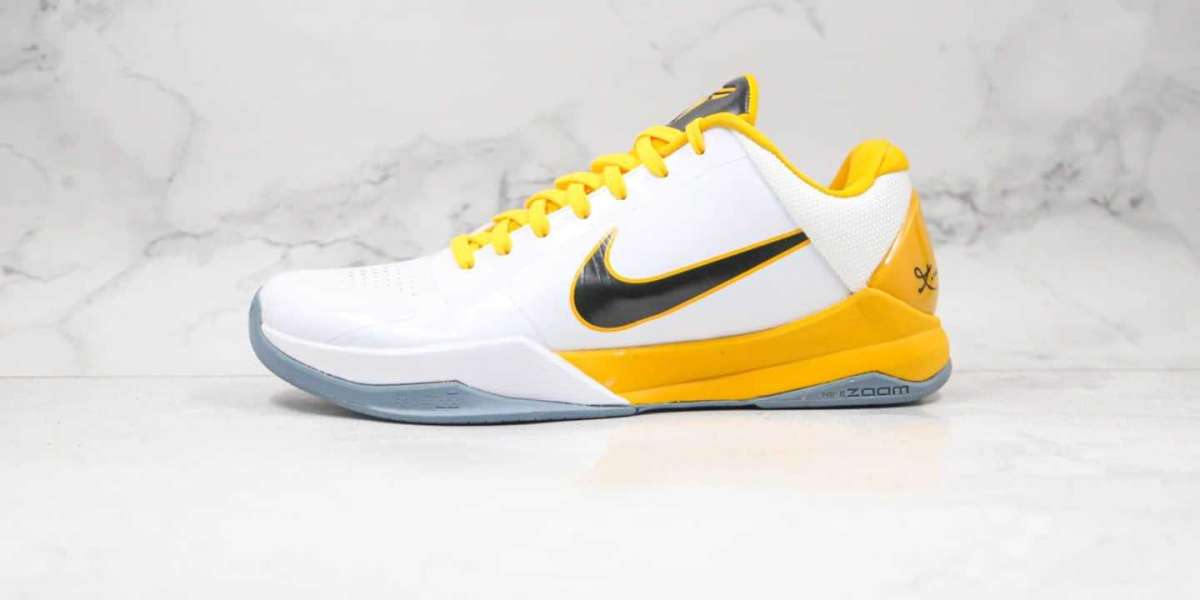 สนีกเกอร์ตัวท็อปแห่งปี! รวมรุ่นฮิตจาก Adidas และ Nike ที่สายแฟห้ามพลาด